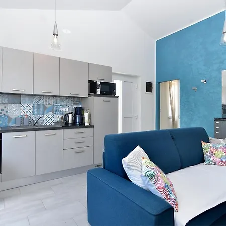 House 2195 Semesterbostad *