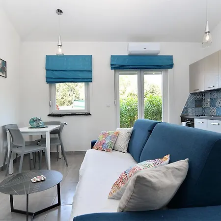 House 2195 Peroj